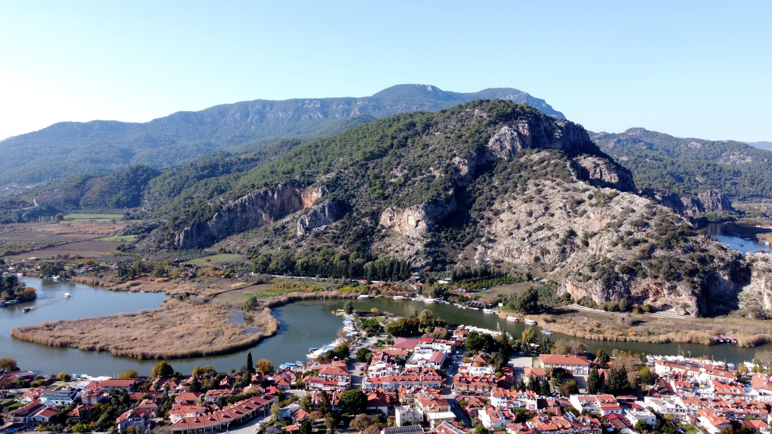 deniz kaplumbağasına benzetilen dağ ilgi çekiyor