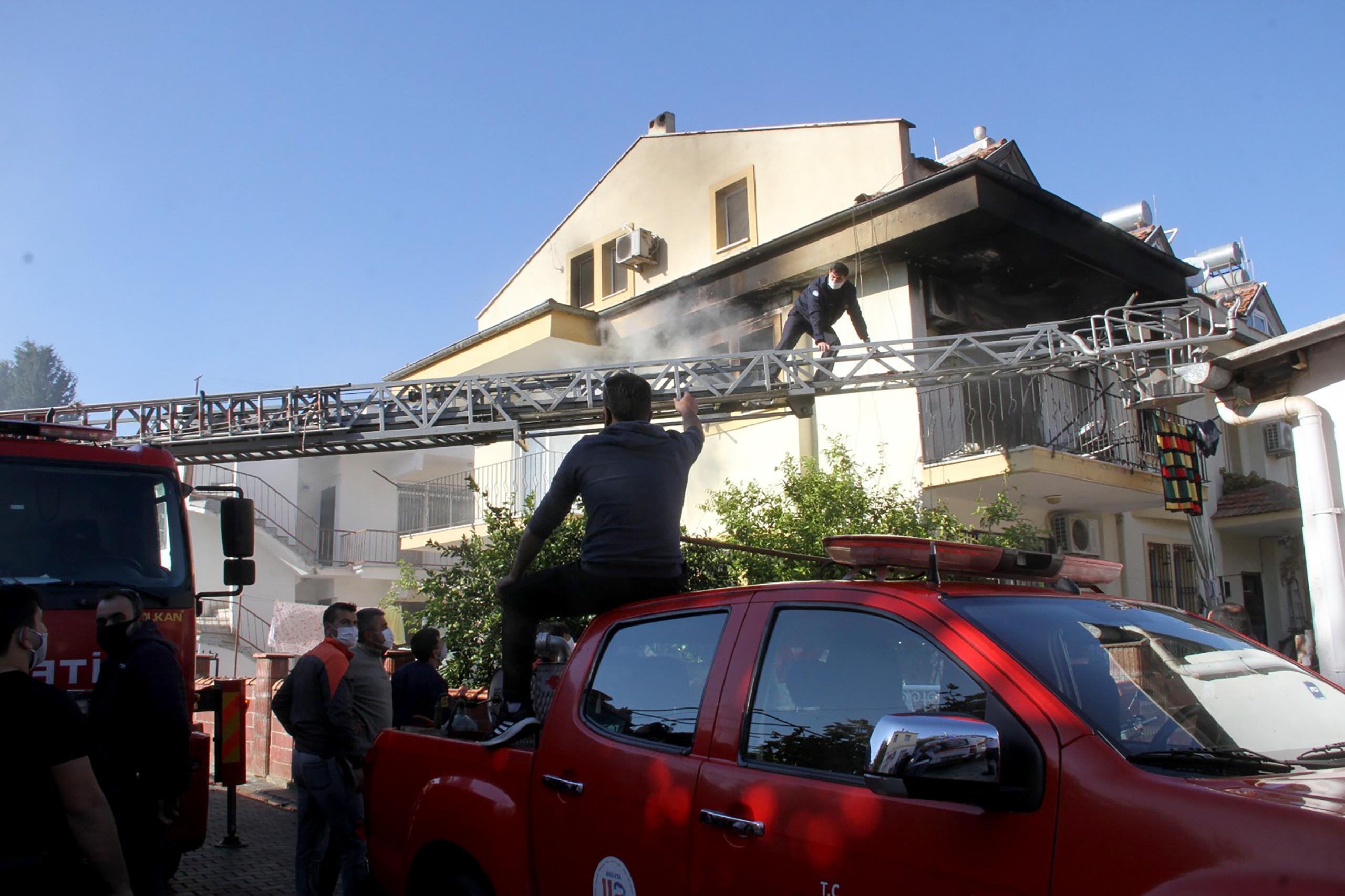 evde çıkan yangında bir kişi öldü