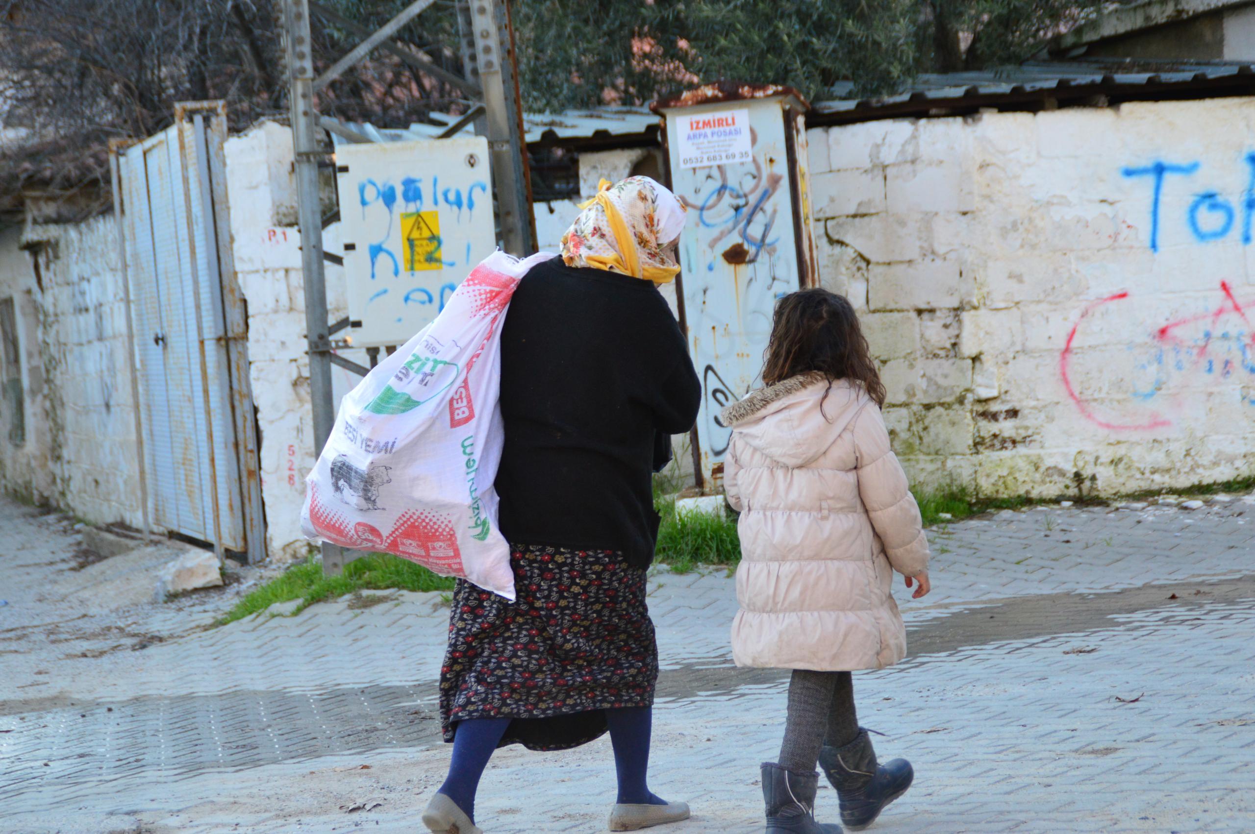 “YOKSULLUĞA SÜRÜKLENİYORUZ!”