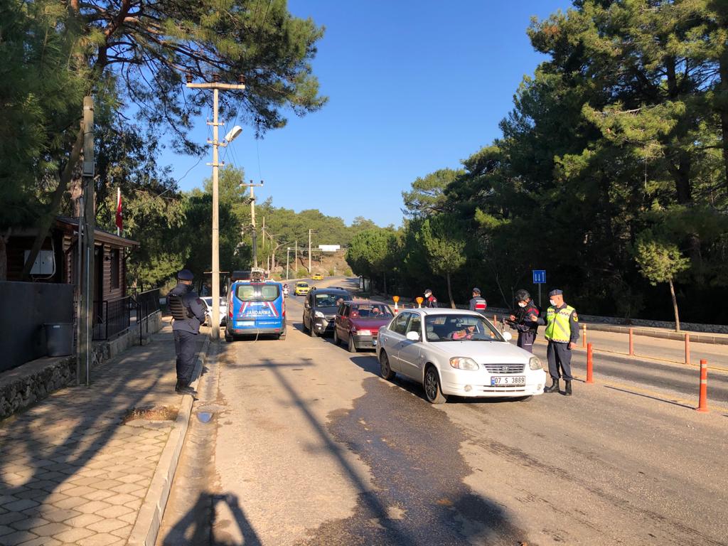 Covid-19 tedbirlerine uymayan 103 kişiye 245 bin lira ceza kesildi