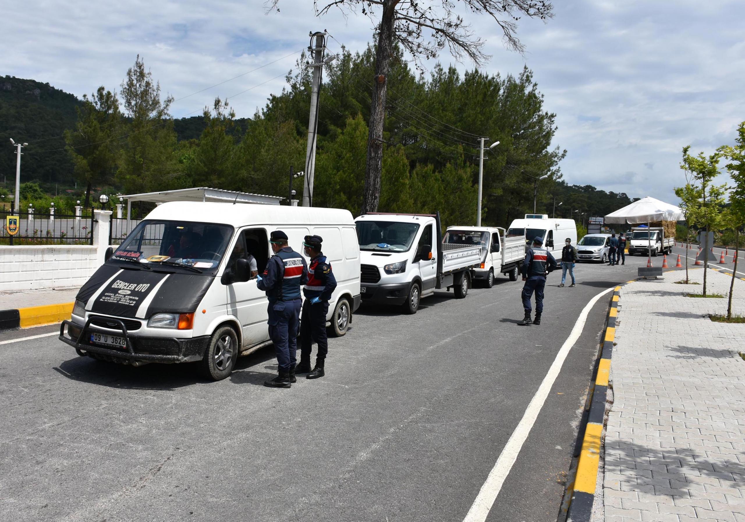 Jandarmadan Marmaris'te yılbaşı öncesi yol denetimi