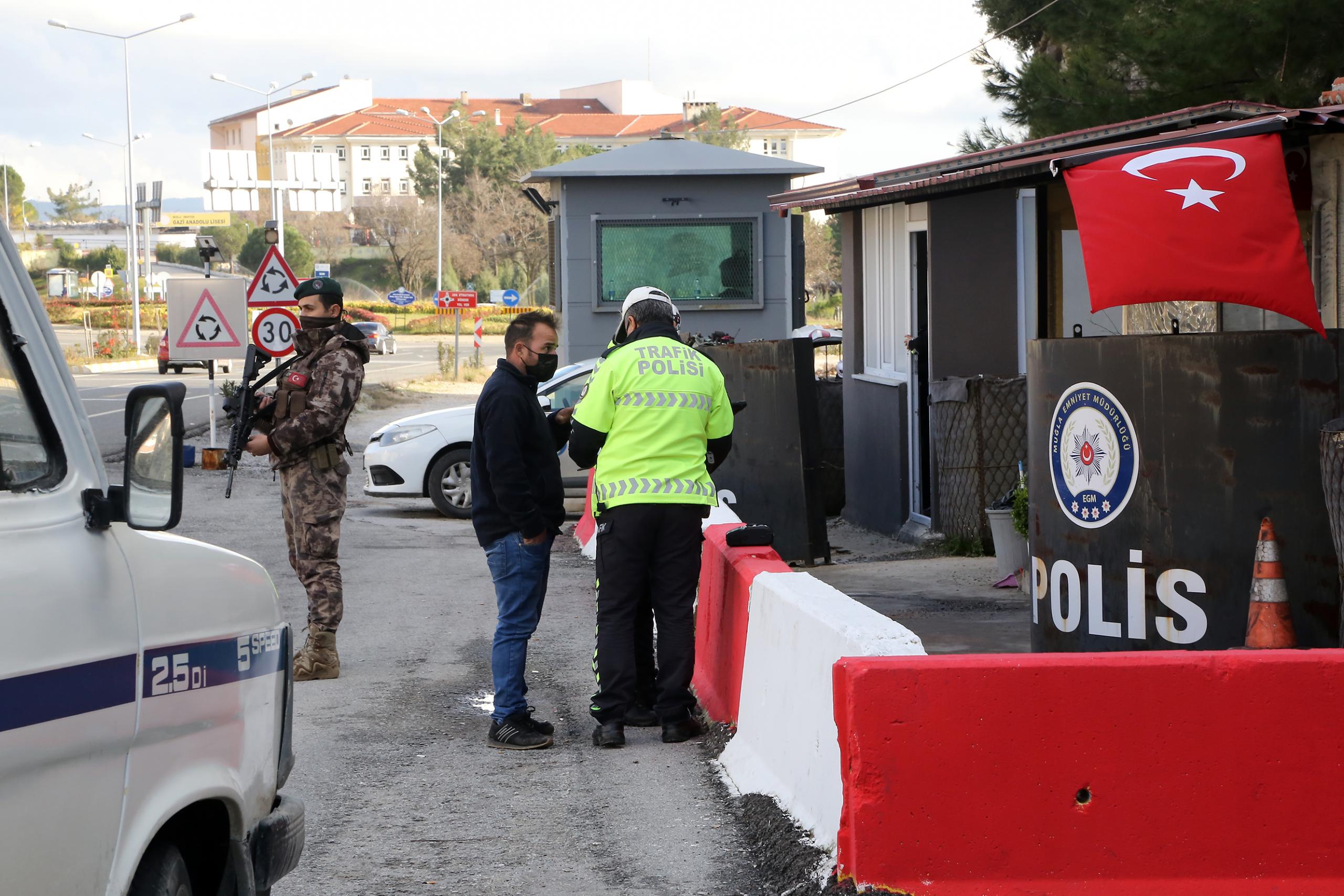 trafikten çekme belgeli araç kullanan ehliyetsiz sürücüye 3 bin 701 lira ceza verildi
