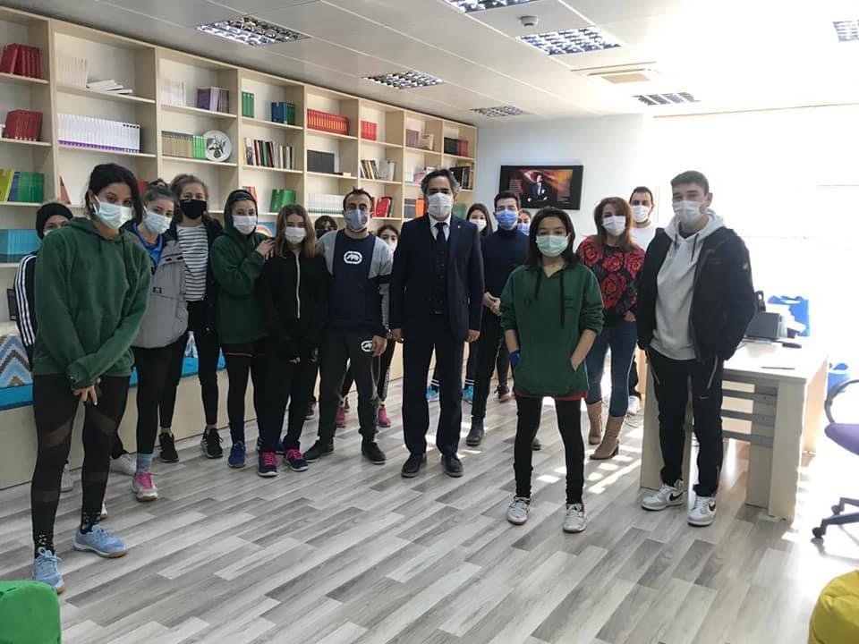 EGE YILDIZLARI’NDAN GENÇLİK MERKEZİ’Nİ ZİYARET