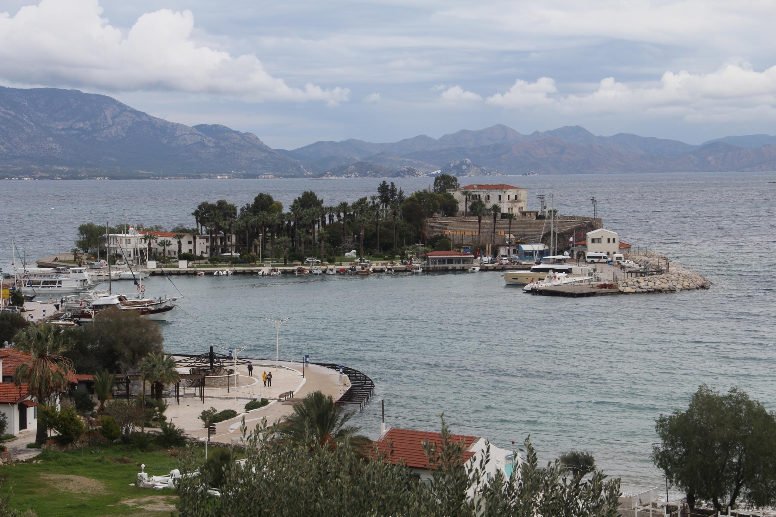 Yüzücüler, sağlık çalışanları için kulaç atacak