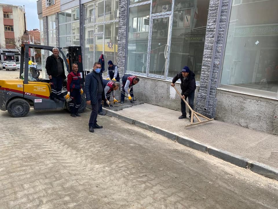 BAŞKAN TOKSÖZ,  DUR DURAK BİLMİYOR