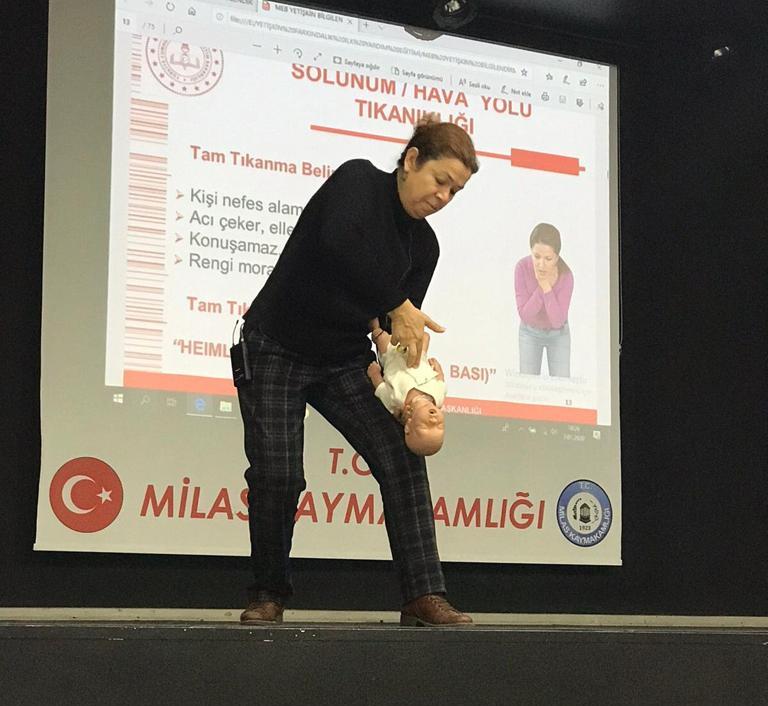 ÖĞRETMENLERE İLK YARDIM EĞİTİMİ VERİLİYOR