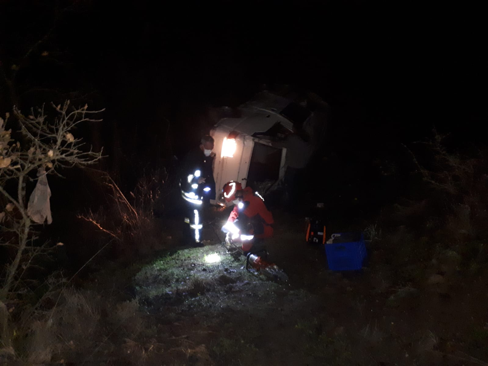 Muğla'da hafif ticari araç devrildi: 6 yaralı