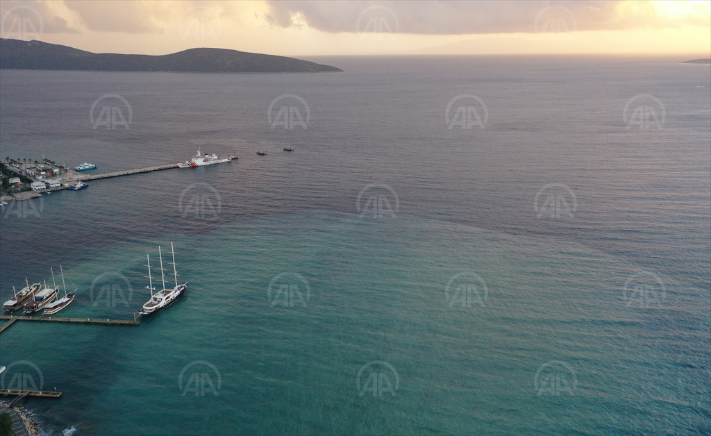 BODRUM'DA YAĞIŞ SONRASI DENİZİN RENGİ DEĞİŞTİ