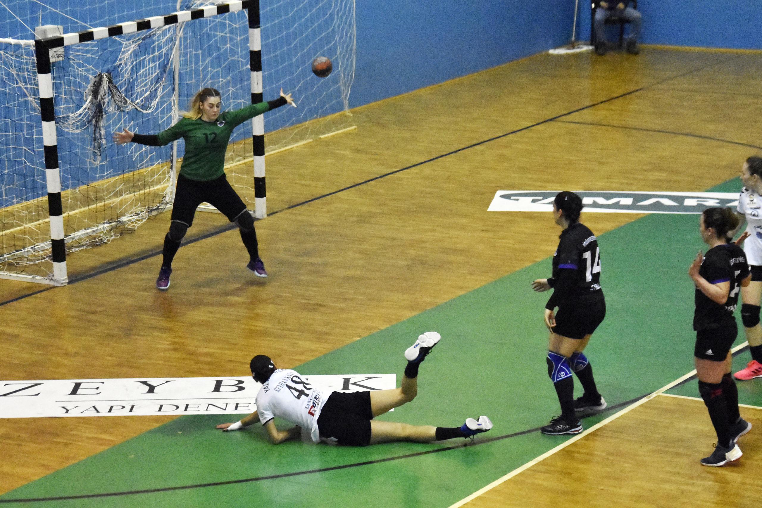 HENTBOL: KADINLAR SÜPER LİG - YALIKAVAKSPOR: 32 - ÜSKÜDAR BELEDİYESPOR: 24