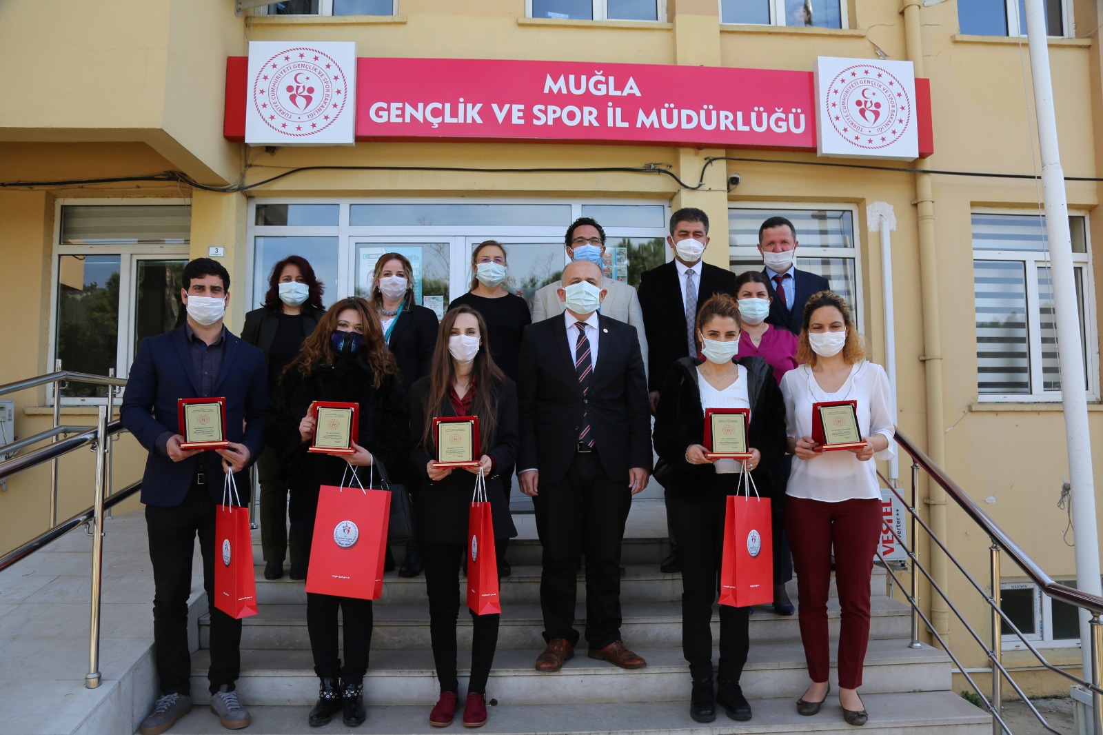 PERSONELLER YENİ GÖREVLERİNE UĞURLANDI