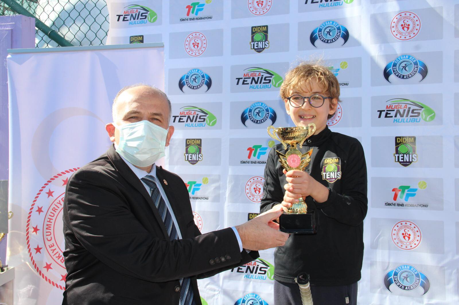 MUĞLA'DA TENİS TURNUVASI