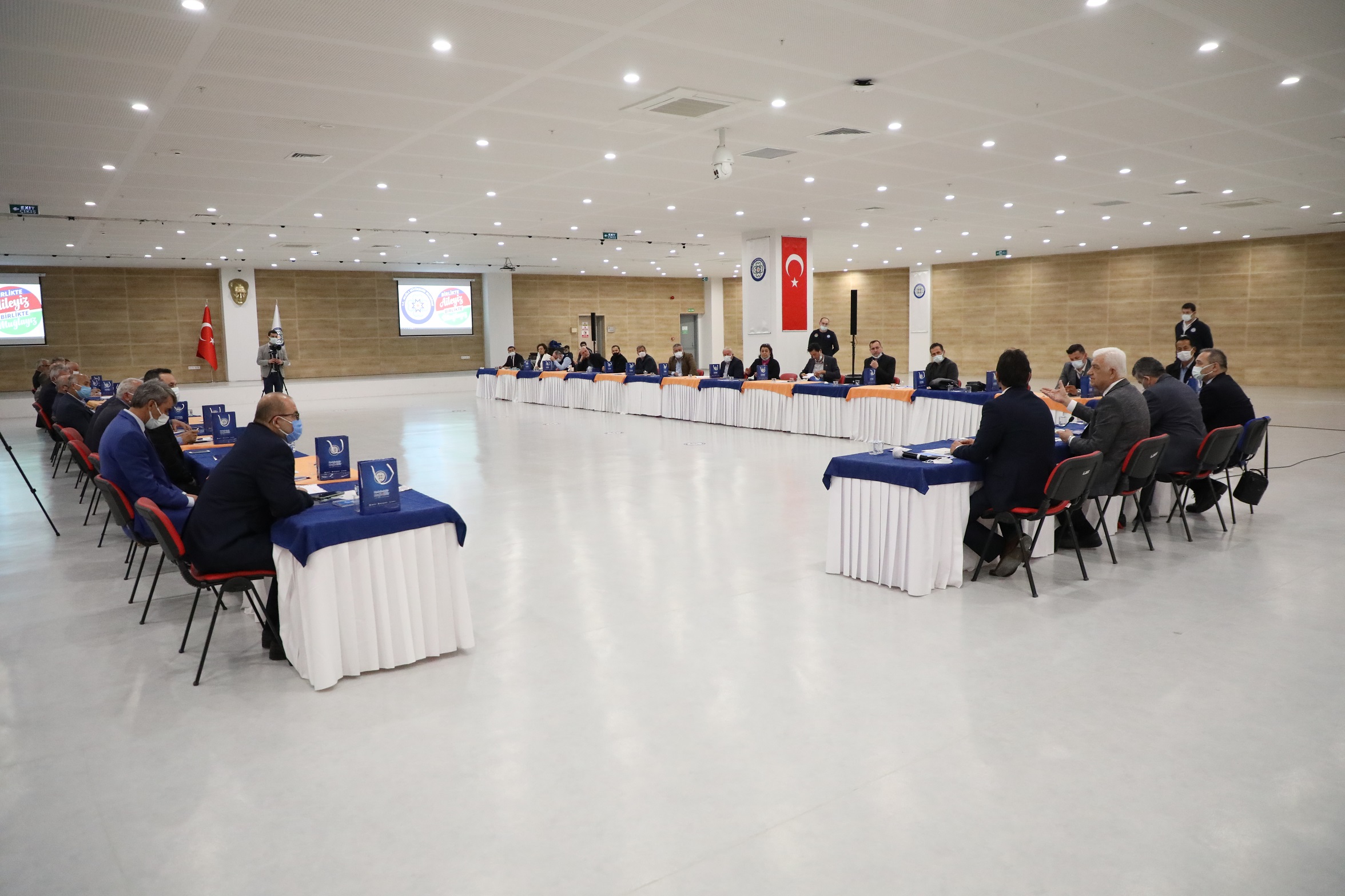 BAŞKAN GÜRÜN, FETHİYE’DE MUHTARLARLA BULUŞTU