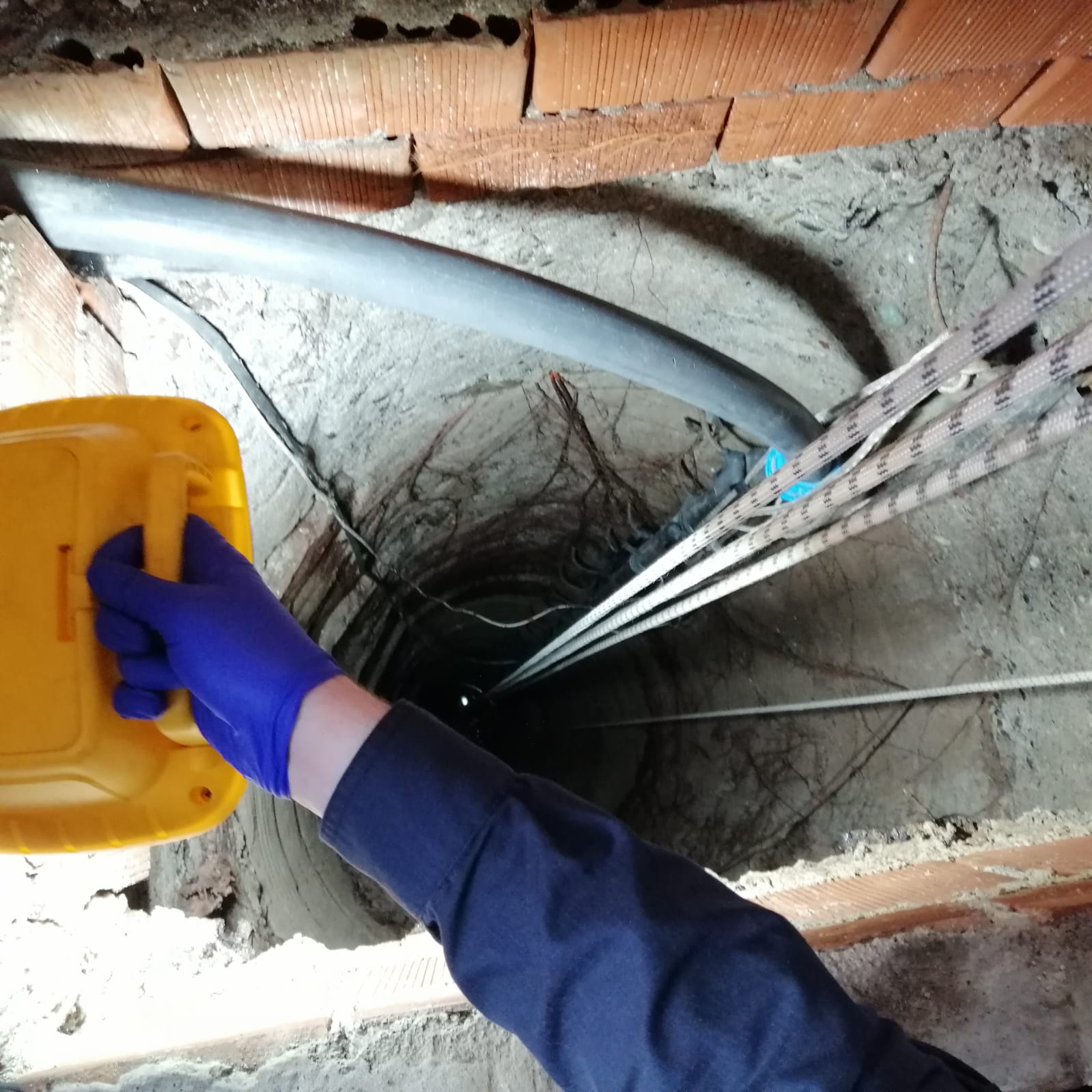 kuyuya düşen yaşlı kadın hayatını kaybetti