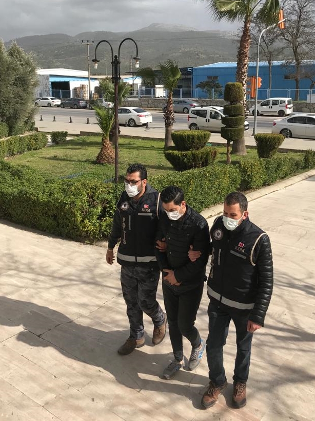 otomobilinde uyuşturucu bulunan şüpheli gözaltına alındı