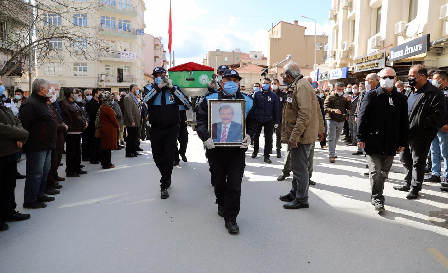 IŞIK, GÖZYAŞLARIYLA TOPRAĞA VERİLDİ