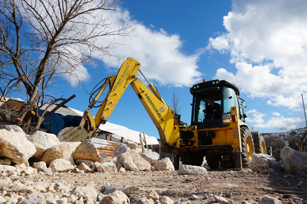 TRAFİK YOĞUNLUĞUNU AZALTMAK İÇİN ÇALIŞMALAR DEVAM EDİYOR