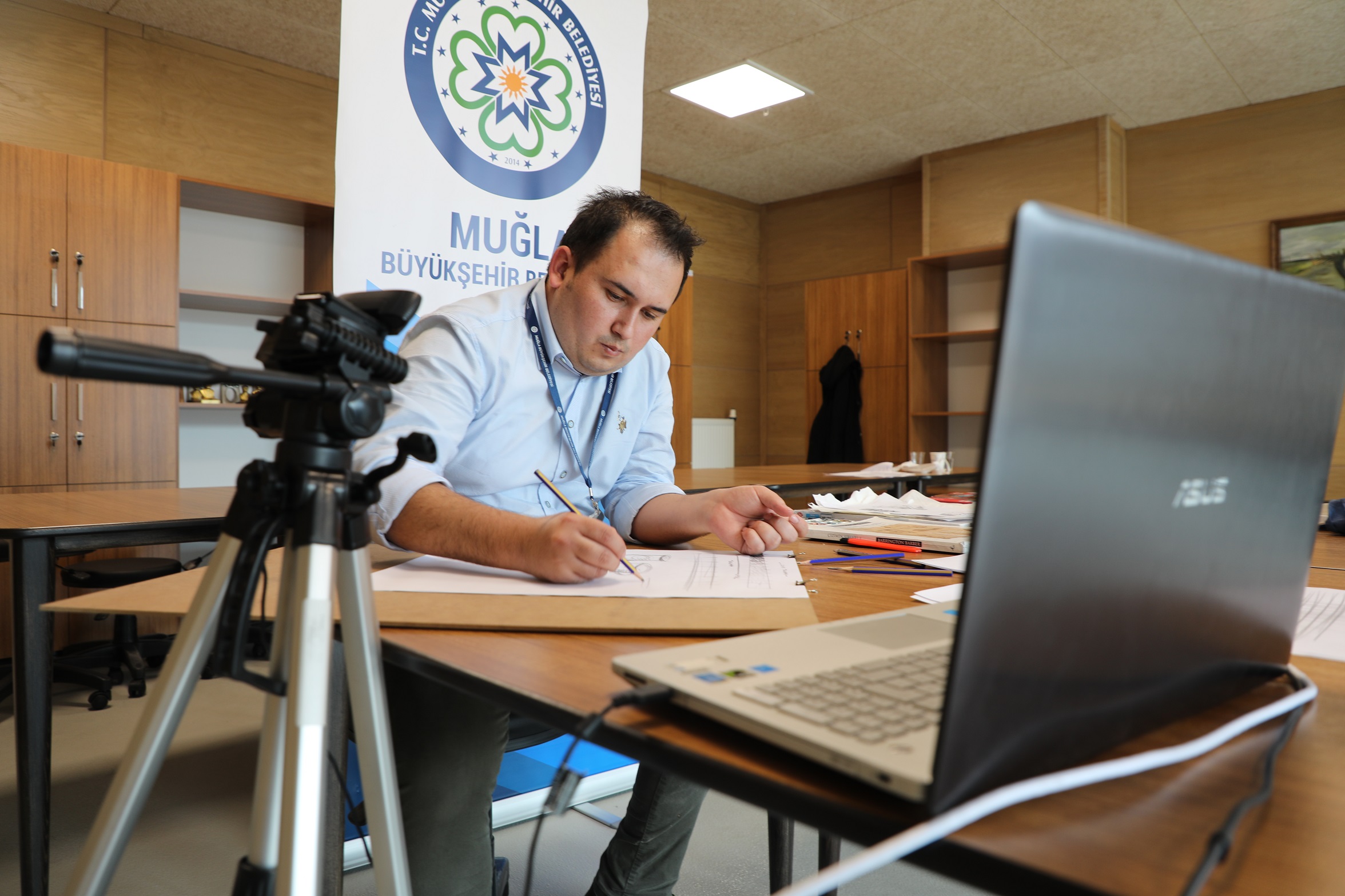 KADINLARA ONLİNE SANAT EĞİTİMİ