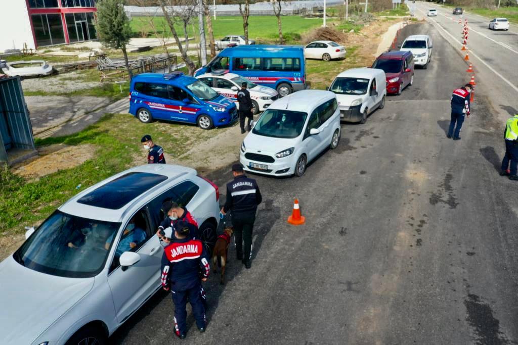 Kovid-19 tedbirlerine ve trafik kurallarına uymayan 156 kişiye ceza