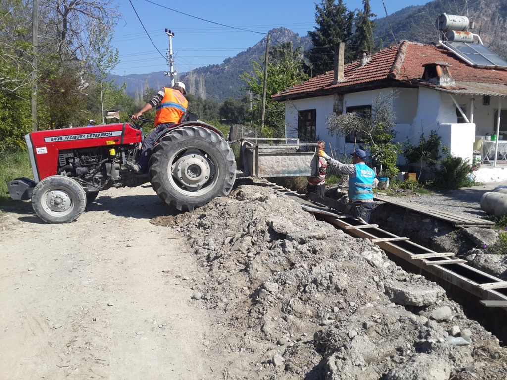 351 BİN METRE SULAMA KANALI TEMİZLENDİ