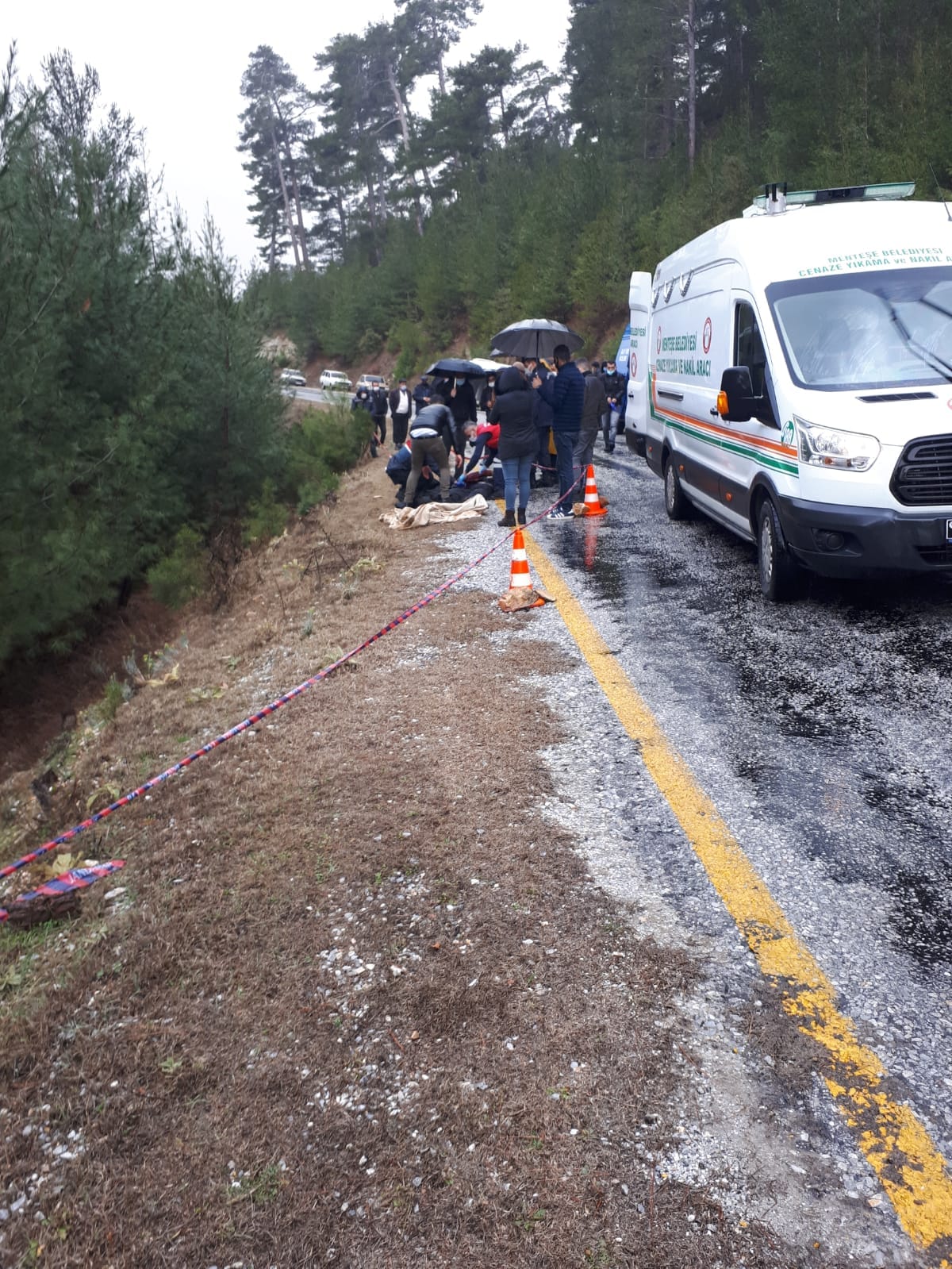 YOL KENARINDA ÖLÜ BULUNDU