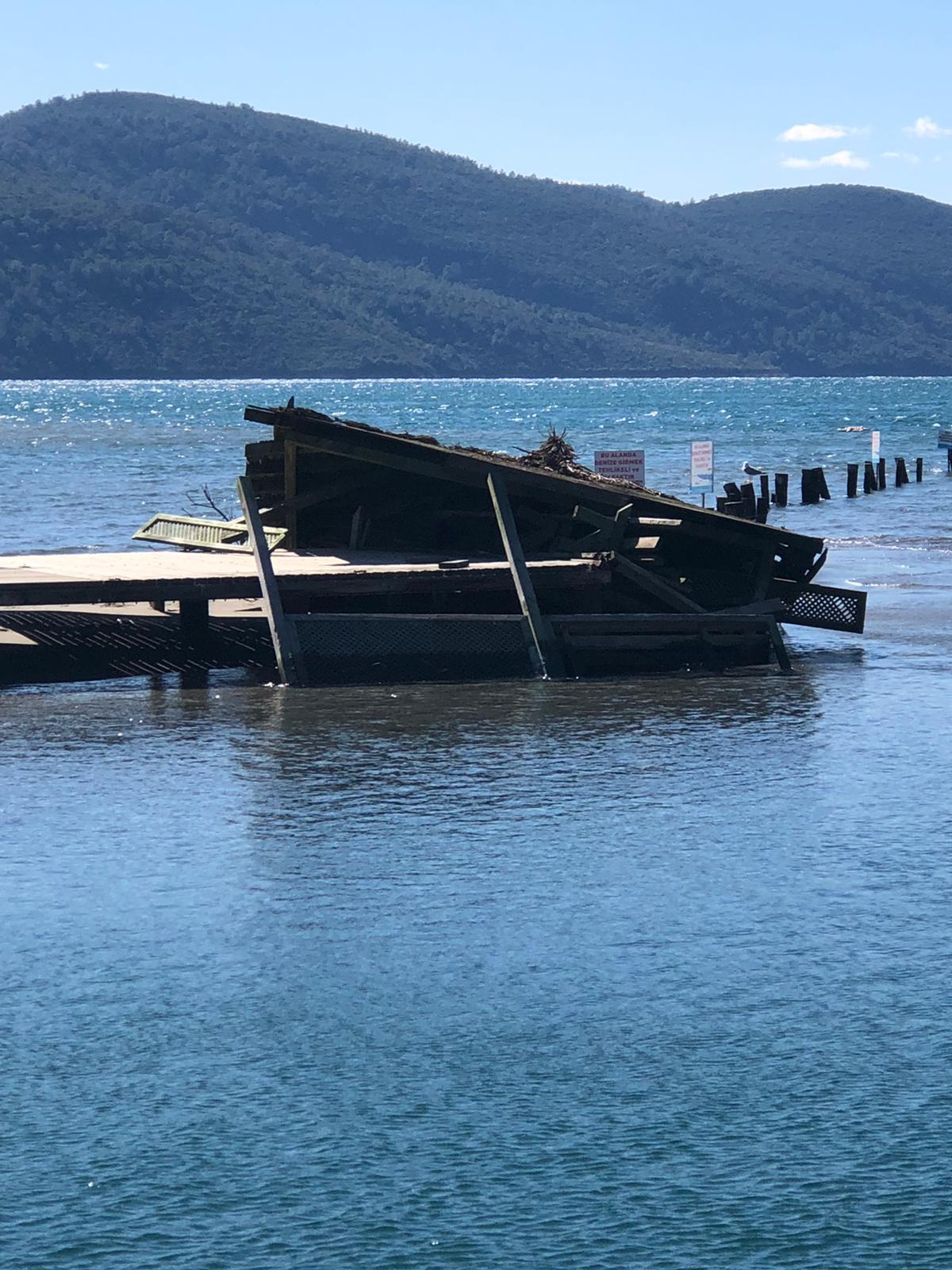 AKYAKA’DA FIRTINA KAMELYAYI YIKTI
