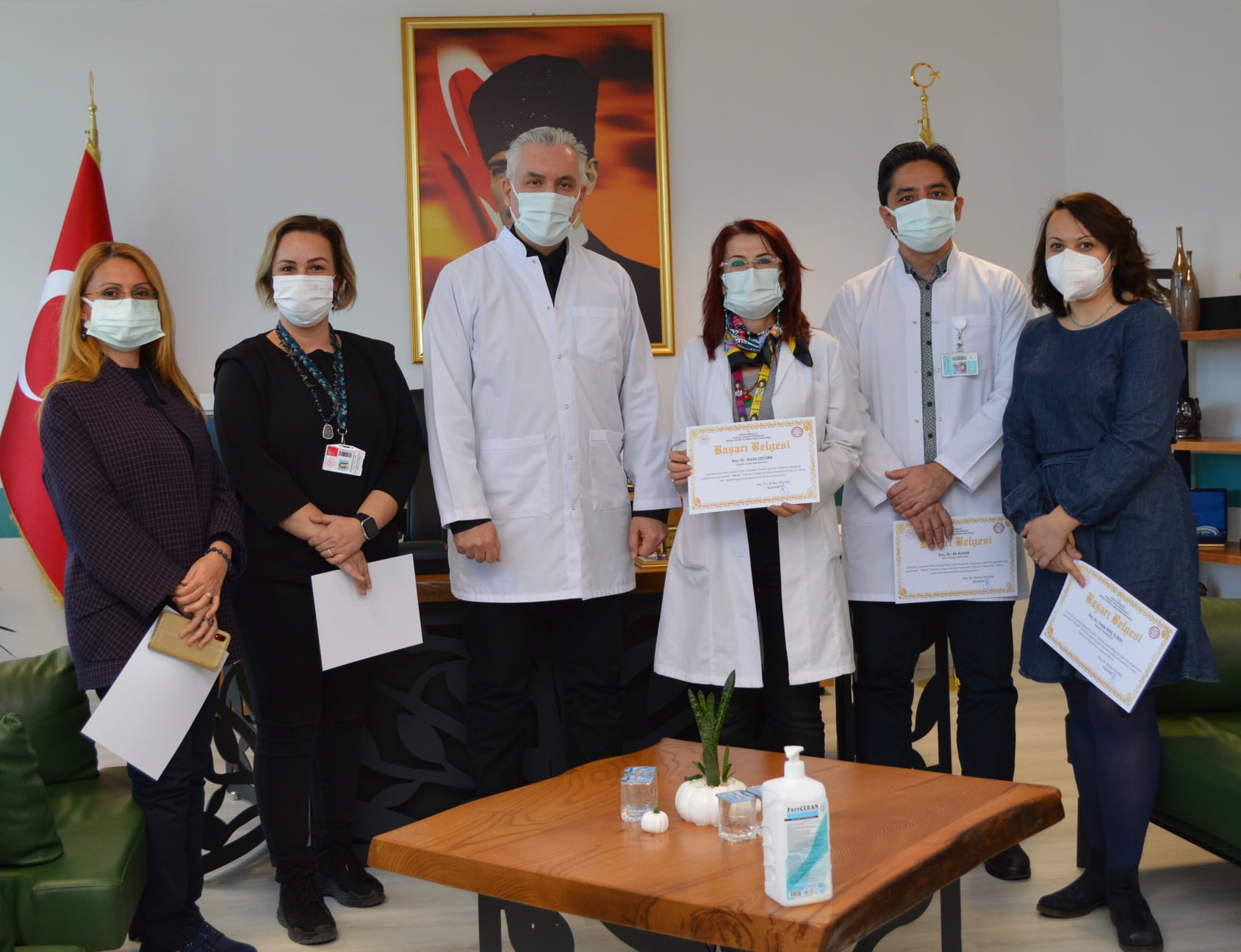 AKADEMİK UNVAN ALAN HEKİMLERE BAŞARI BELGESİ