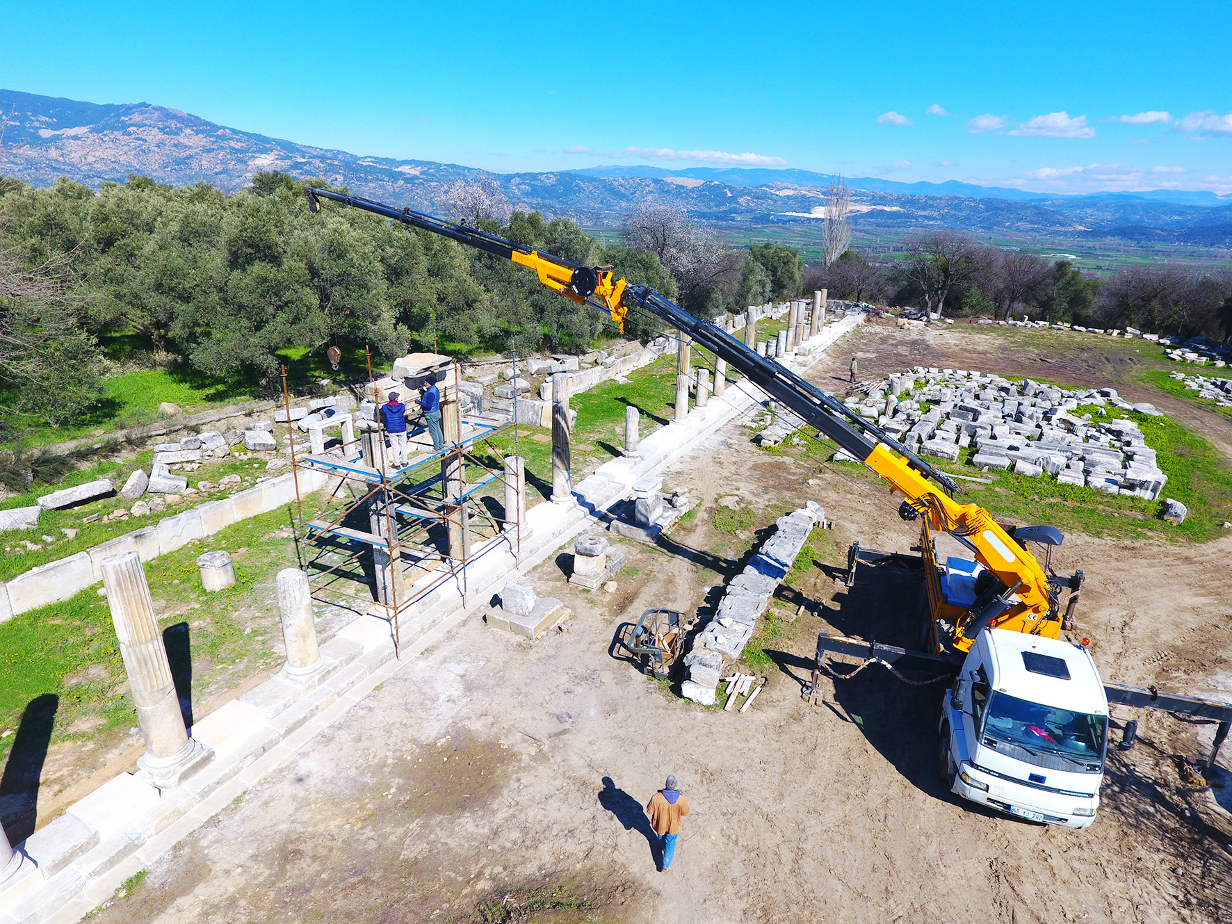2 bin 50 yıllık sütunlar yeniden yükseliyor