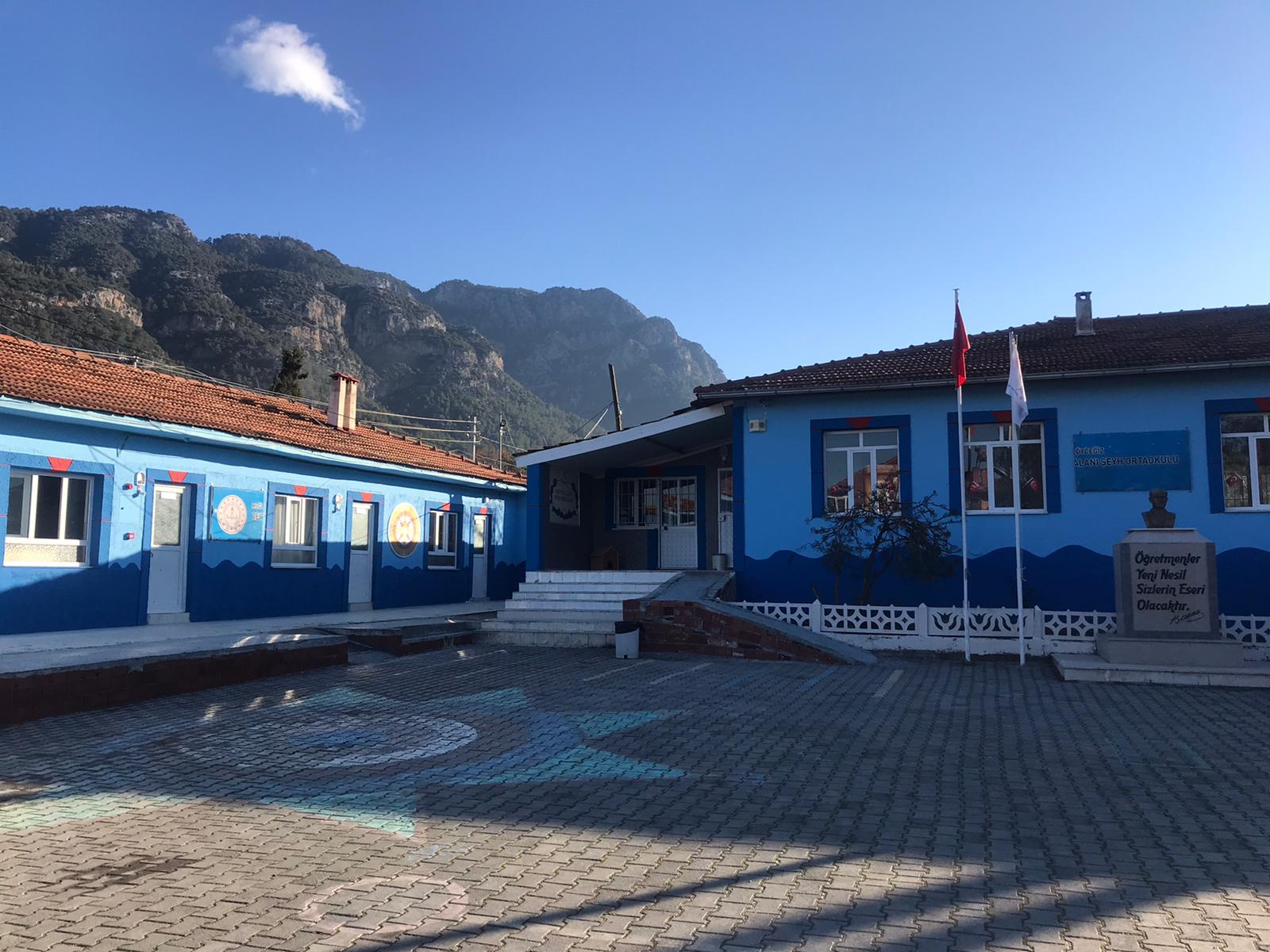 biriktirdiği harçlıklarını okulunun tadilatı için bağışladı