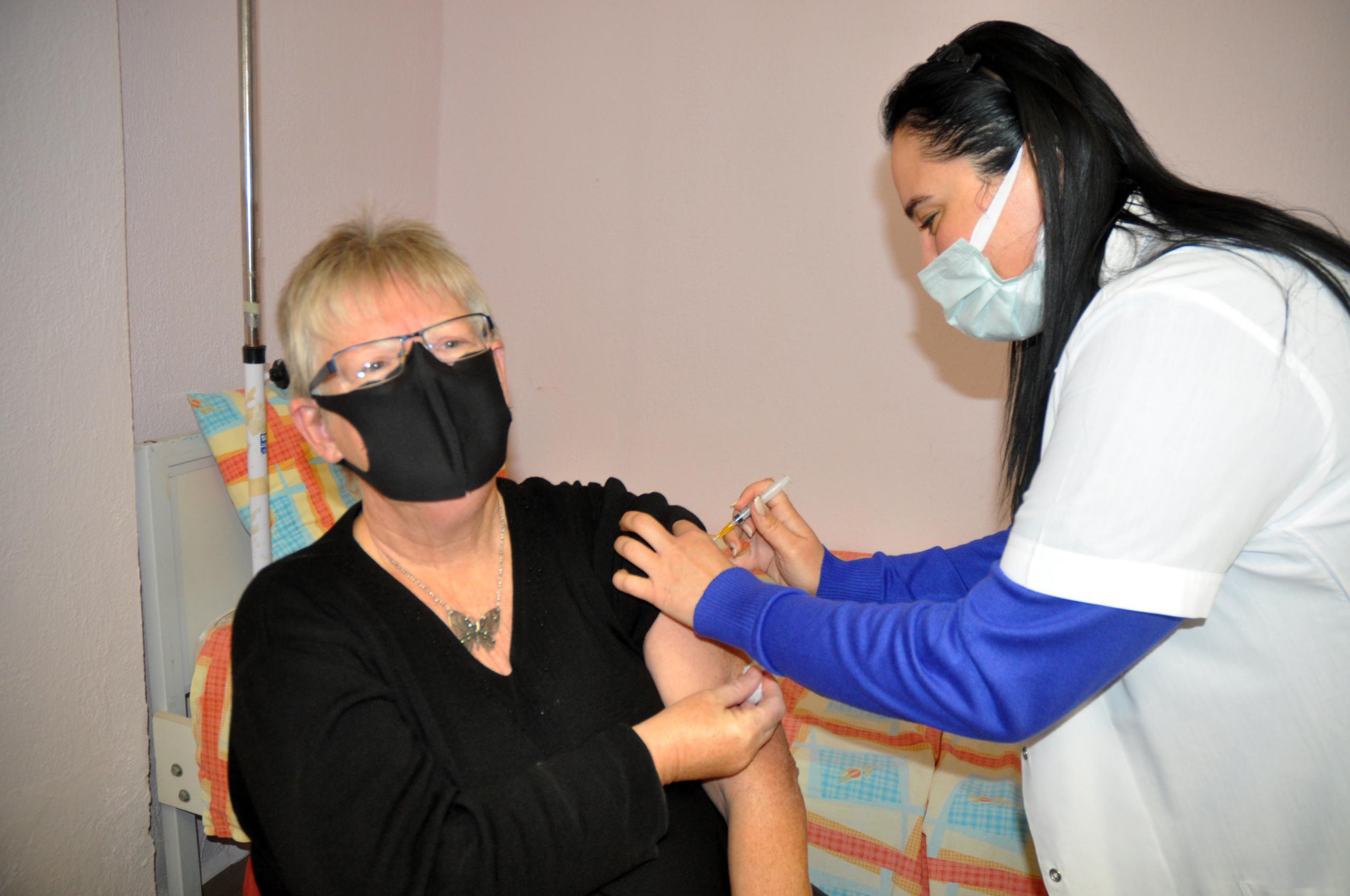 Muğla'da yaşayan yerleşik yabancılar Covid-19 aşısının ilk dozunu oldu