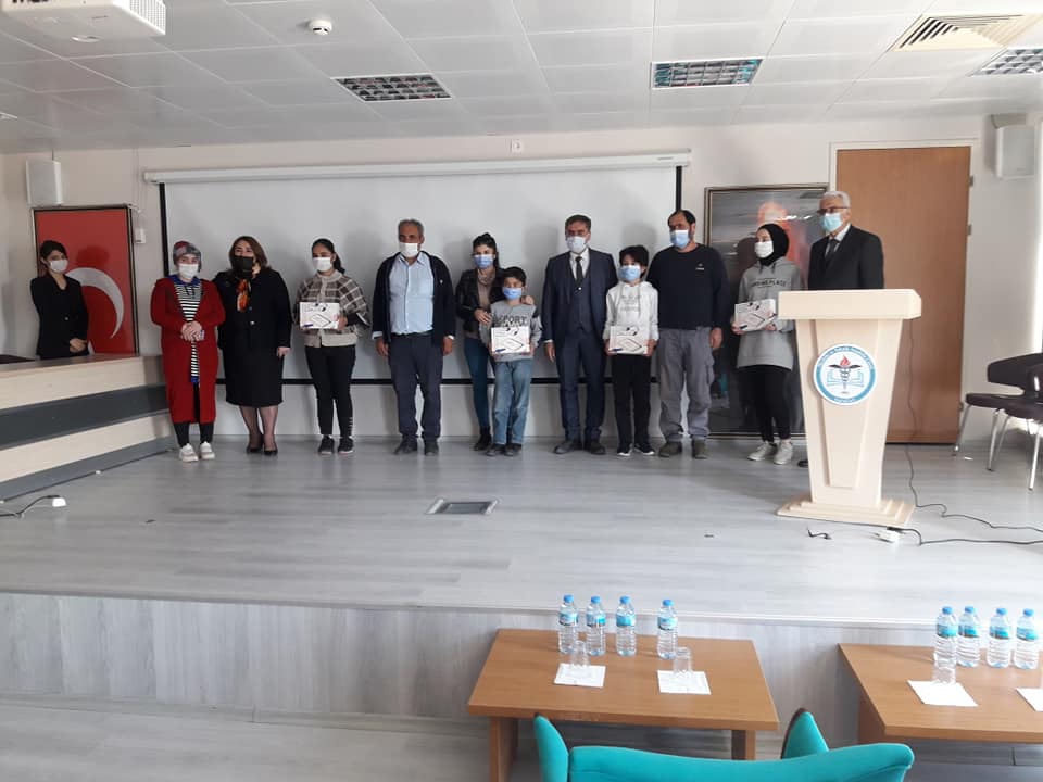 YATAĞAN BELEDİYESİ’NDEN ÖĞRENCİLERE 80 TABLET