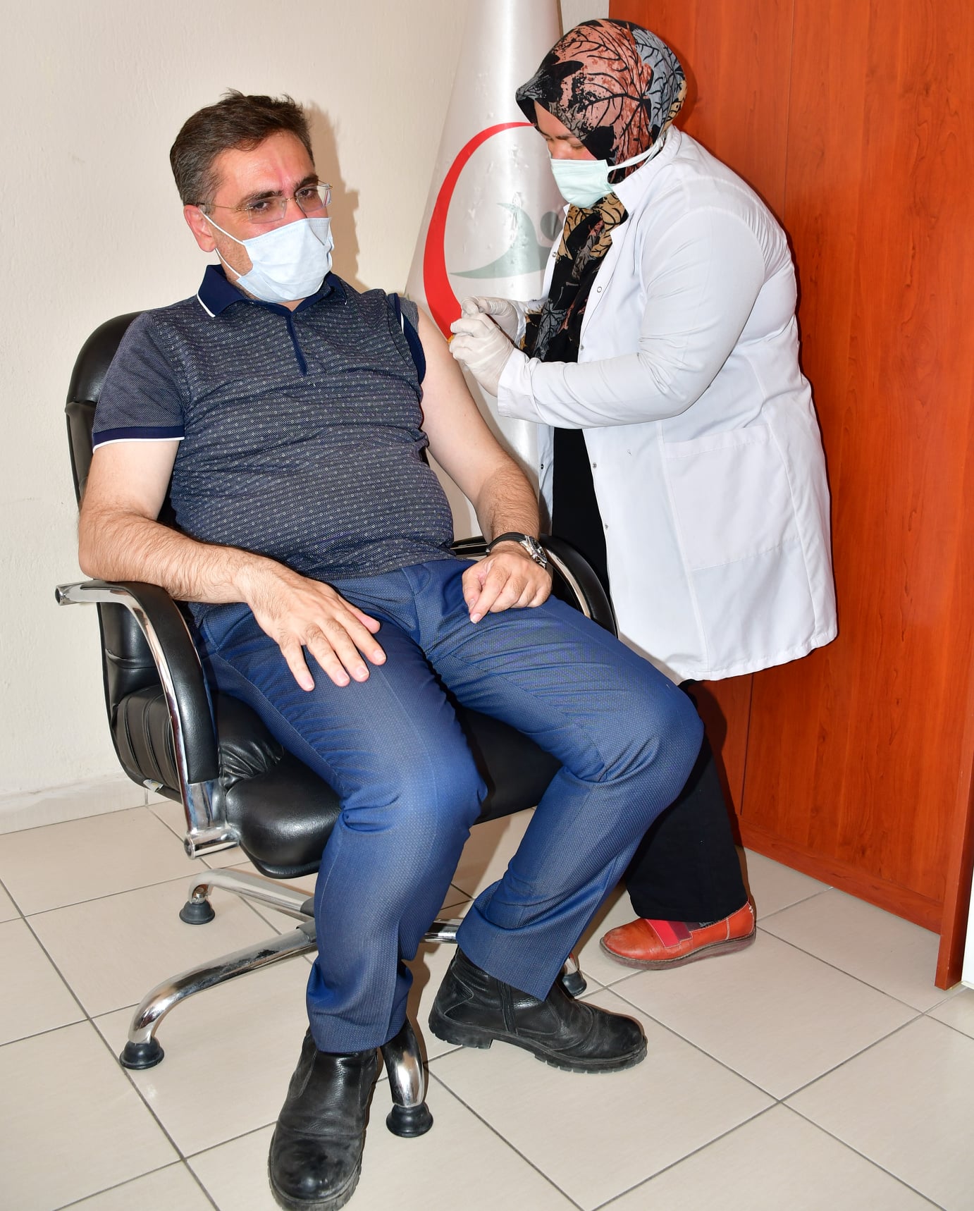 BAŞKAN TOKSÖZ DE AŞI OLDU