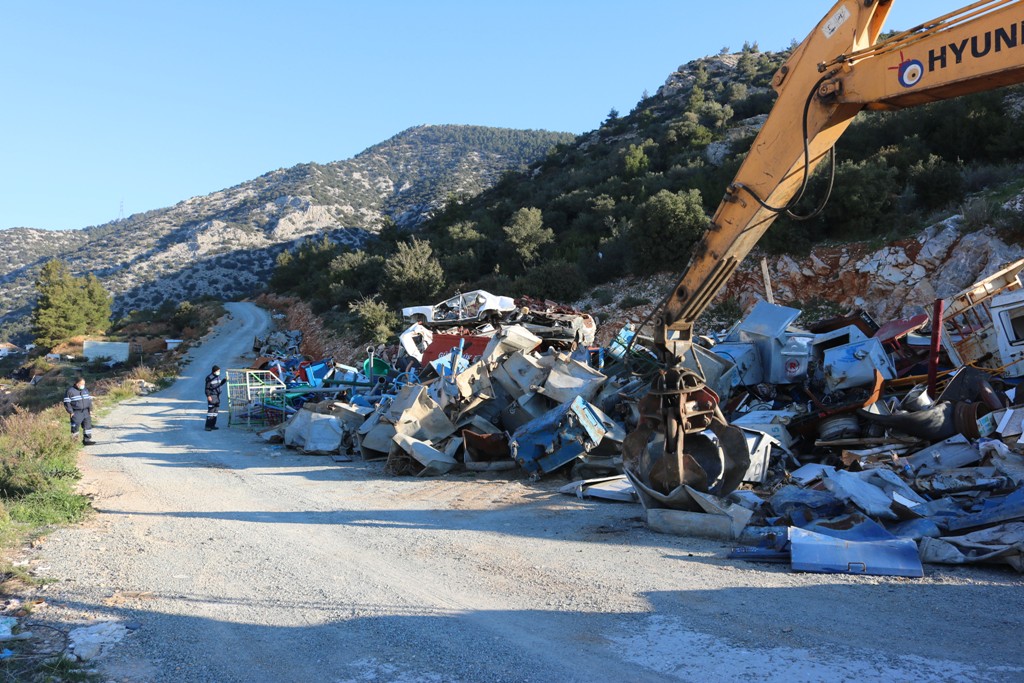 Bodrum Belediyesi, hurda malzemeleri geri dönüşüme verdi