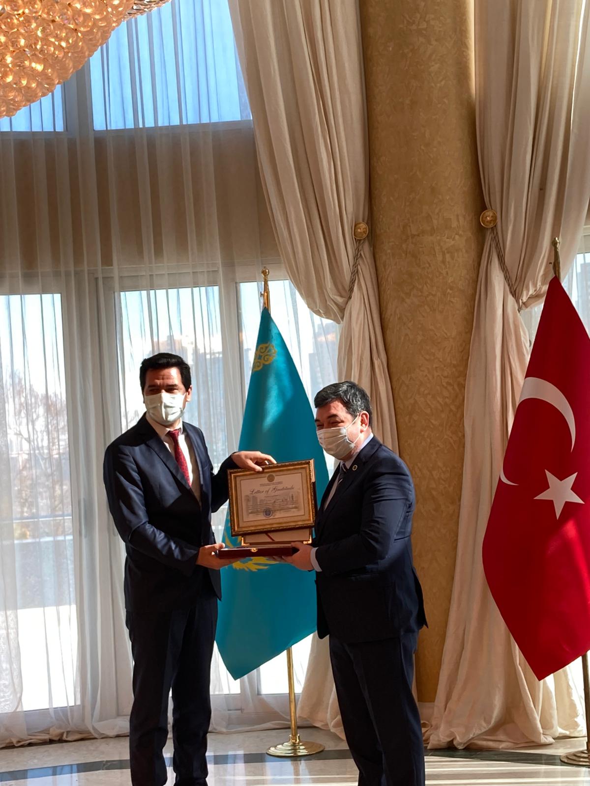 MSKÜ Öğretim Üyesi Ayan, Kazakistan Devlet Ödülünün Sahibi Oldu