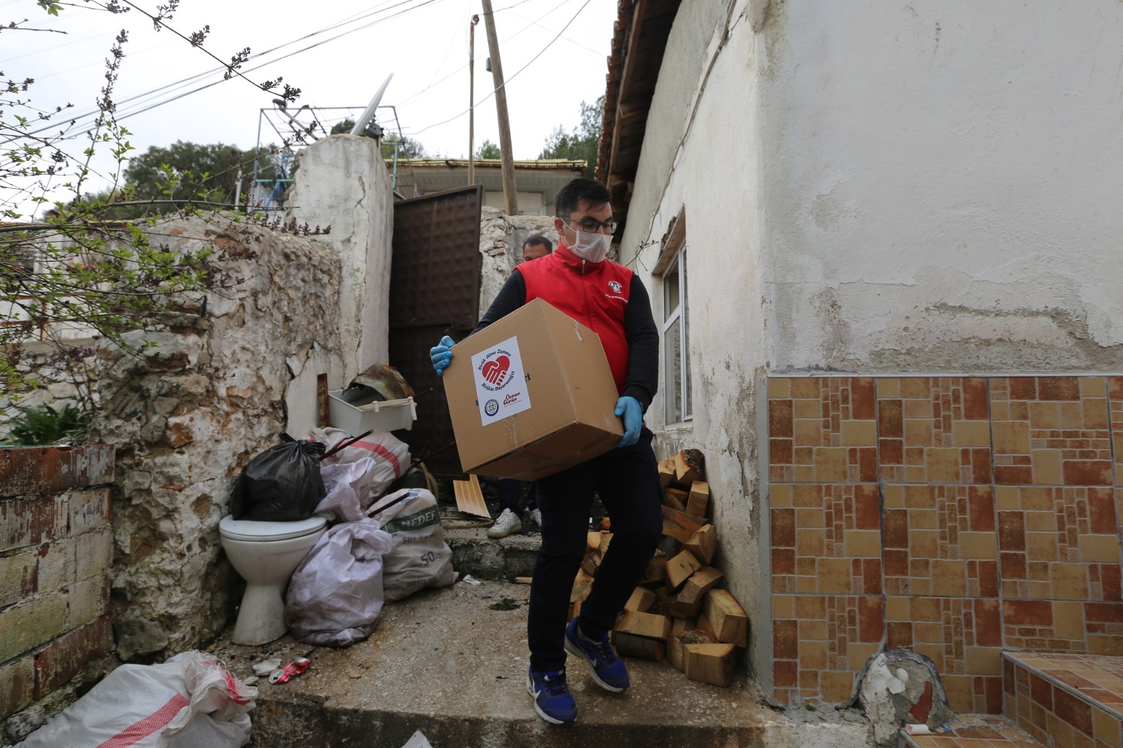 Muğla Büyükşehir, salgında vatandaşın yanında