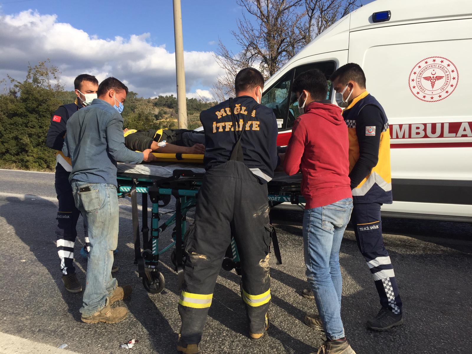 Muğla'da minibüs ile otomobil çarpıştı: 6 yaralı