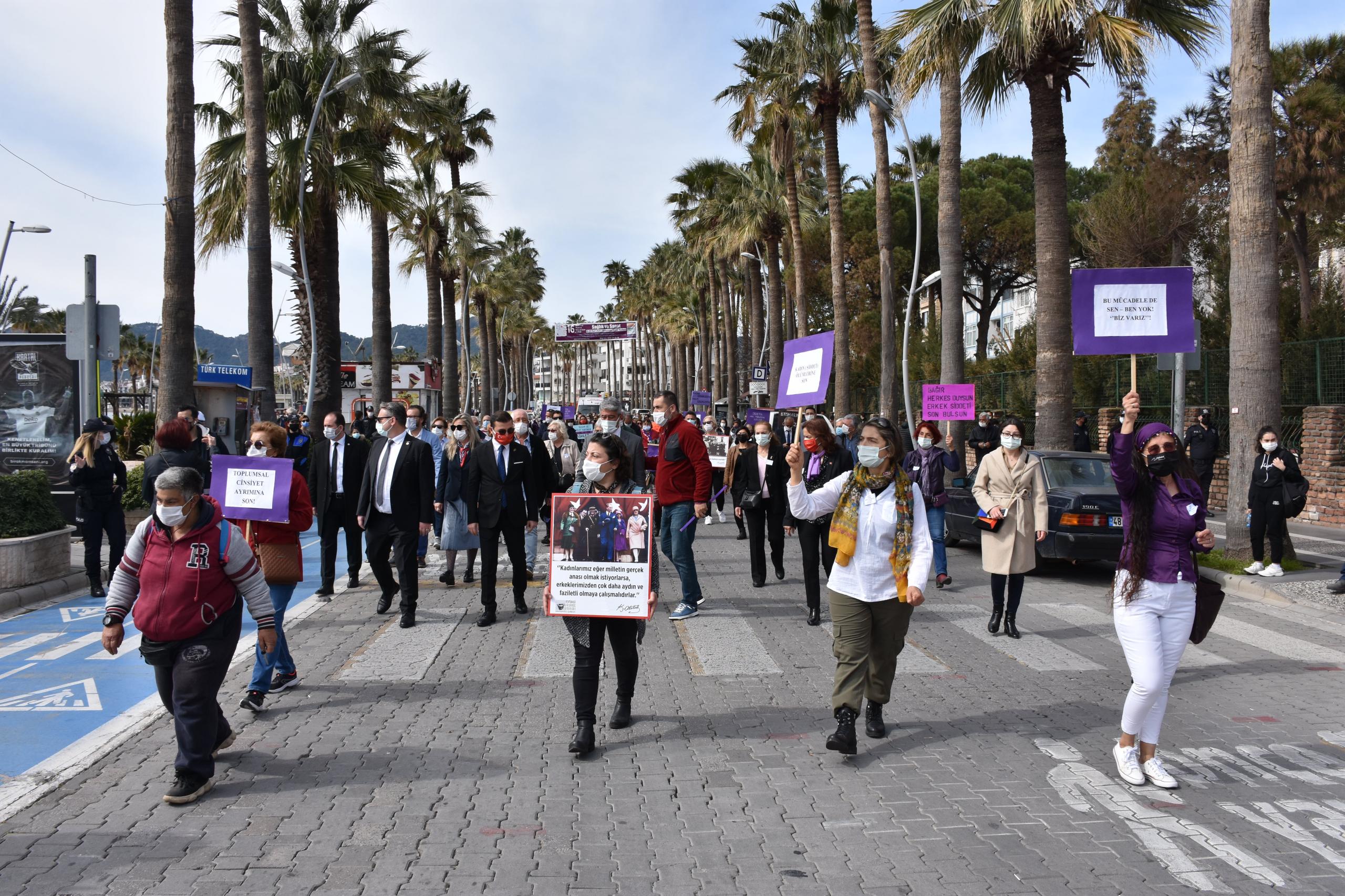 Marmaris'te Dünya Kadınlar Günü dolayısıyla yürüyüş düzenlendi