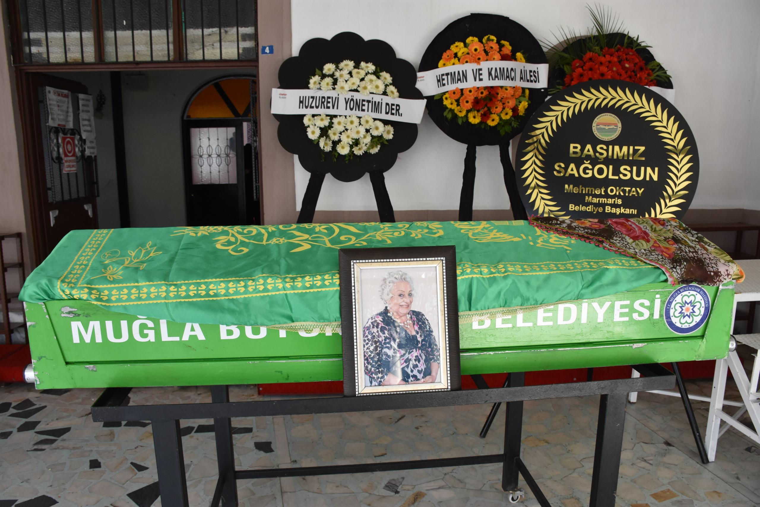 Usta oyuncu Altan Karındaş, Marmaris'te son yolculuğuna uğurlandı