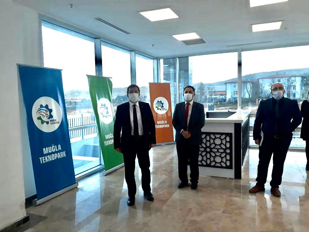 Vali Tavlı, Teknoparkta İnceleme yaptı