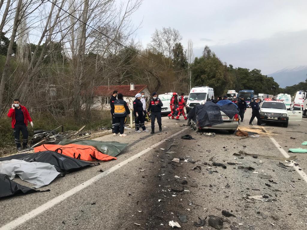 Seydikemer'de feci kaza: 5 ölü