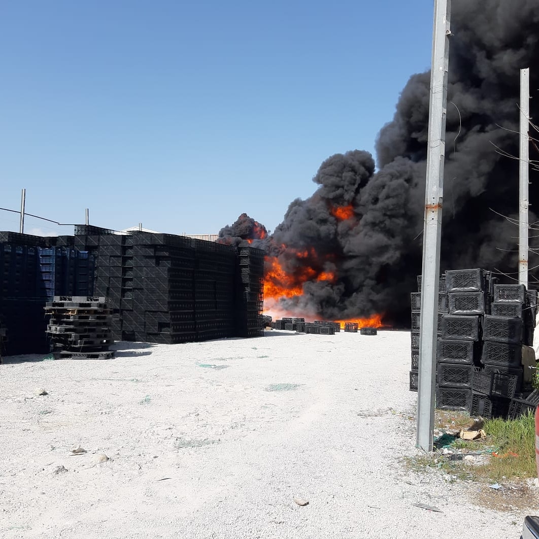 Fabrikanın Bahçesinde Çıkan Yangın Söndürüldü