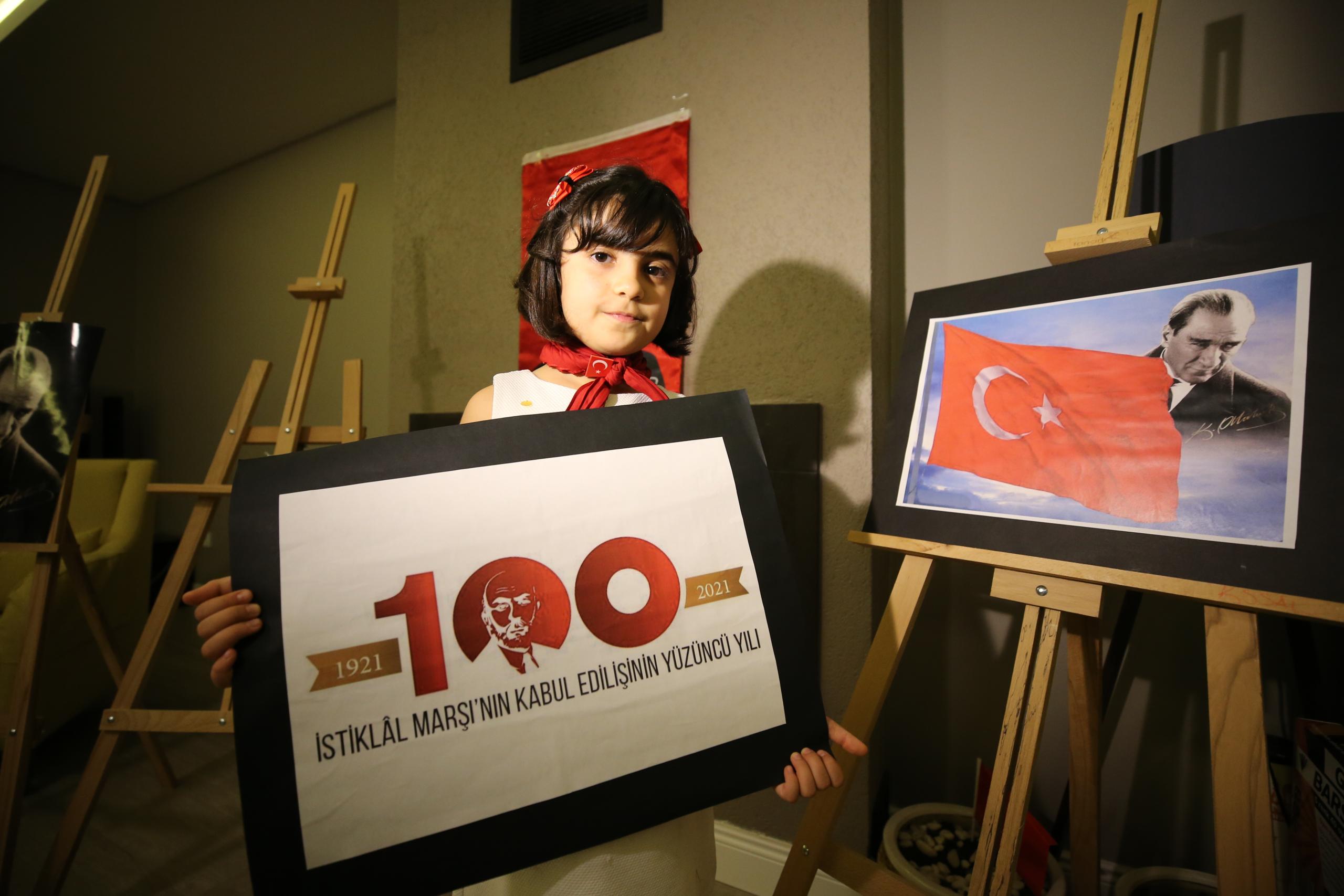 İstiklal Marşı'nı okuyan Eylül, Muğla'nın gururu oldu