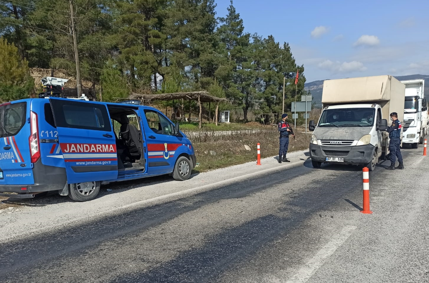 yapılan aramada böreğin arasında uyuşturucu ele geçirildi