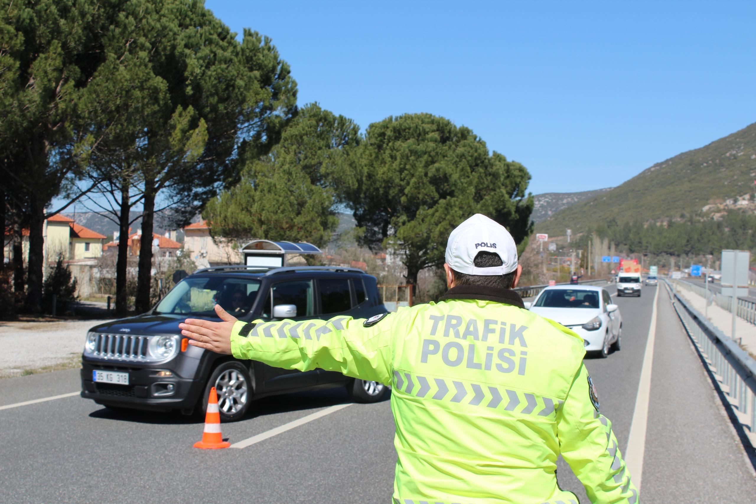 Trafik kurallarına uymayan 5 kişiye 11 bin lira ceza kesildi