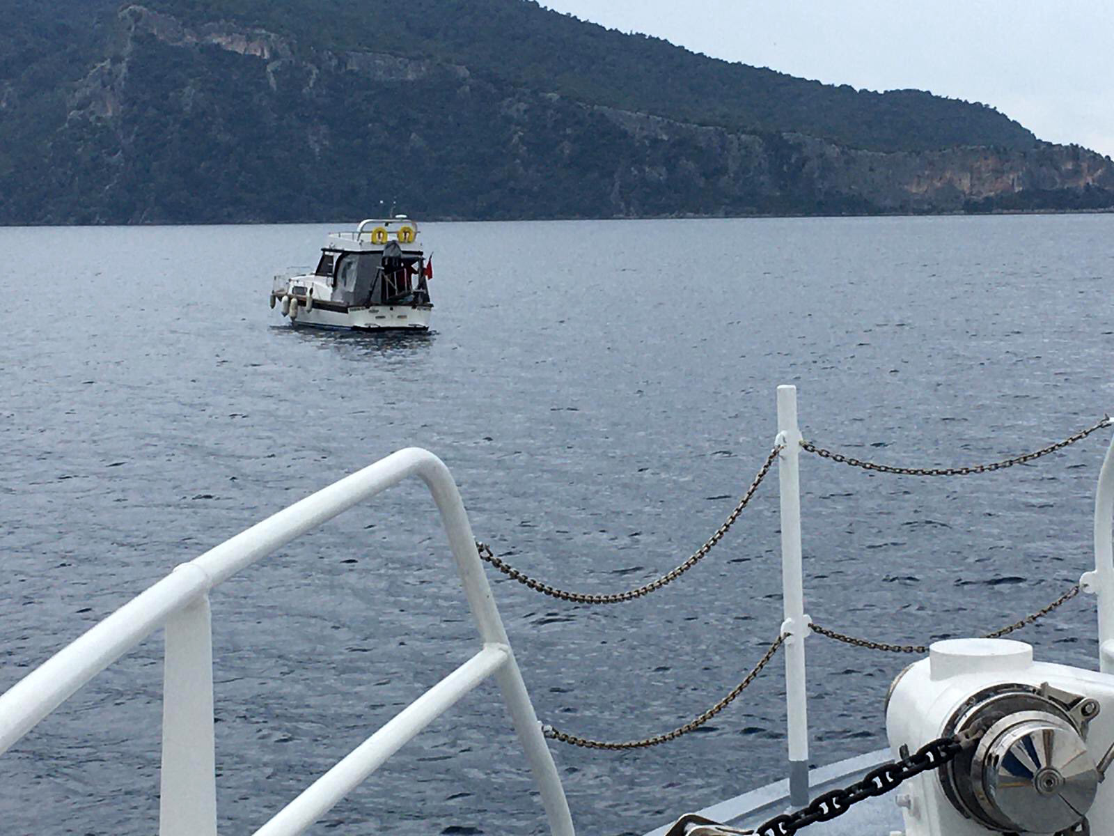 Fethiye açıklarında sürüklenen teknedeki 3 kişi kurtarıldı