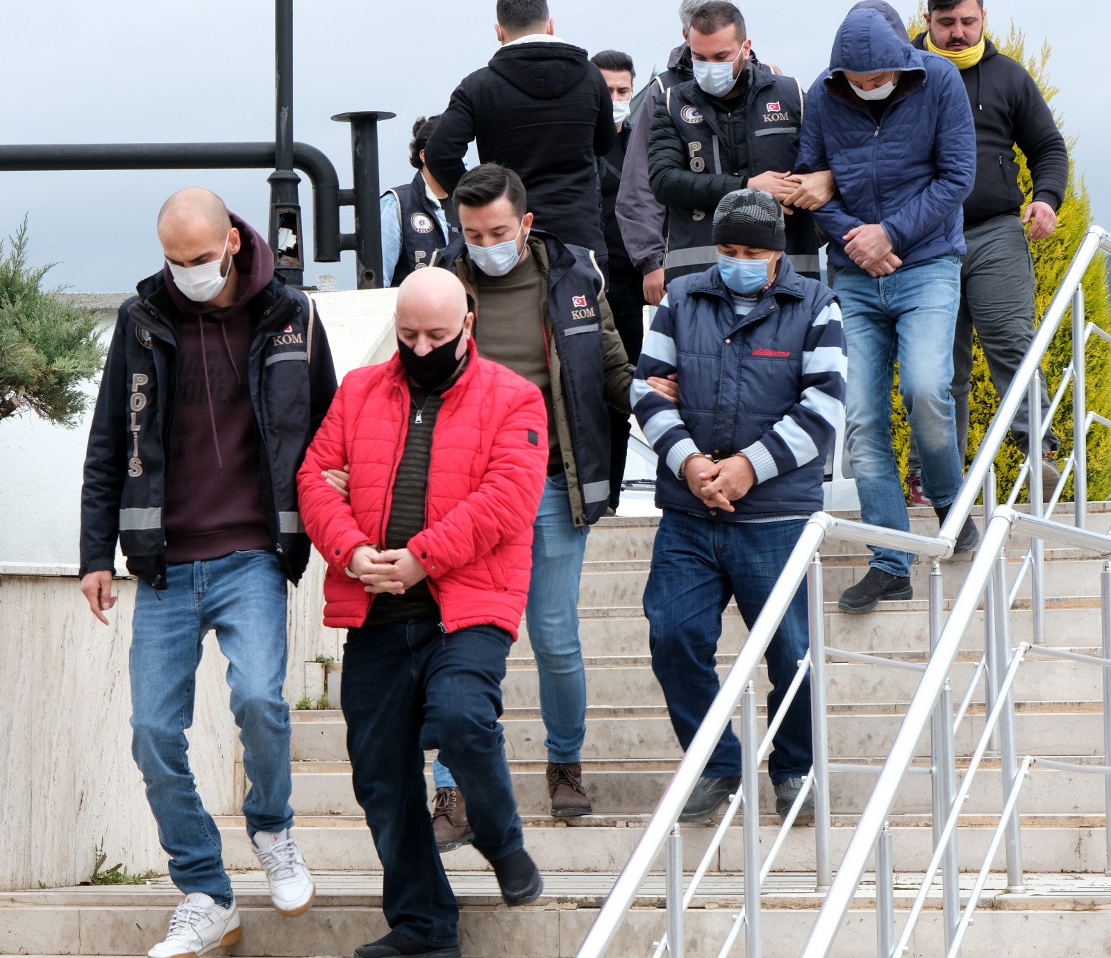 Tefecilik operasyonunda gözaltına alınan 7 kişi adliyeye getirildi