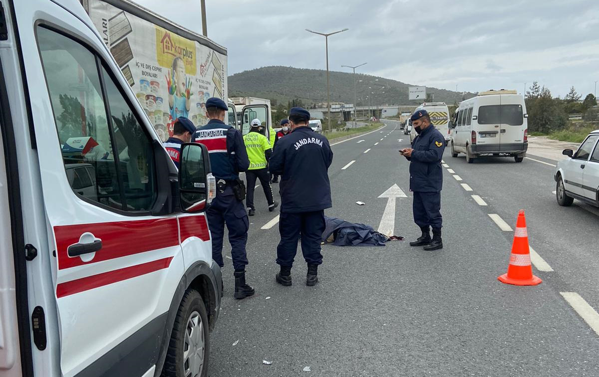 kamyonun çarptığı yaya yaşamını yitirdi