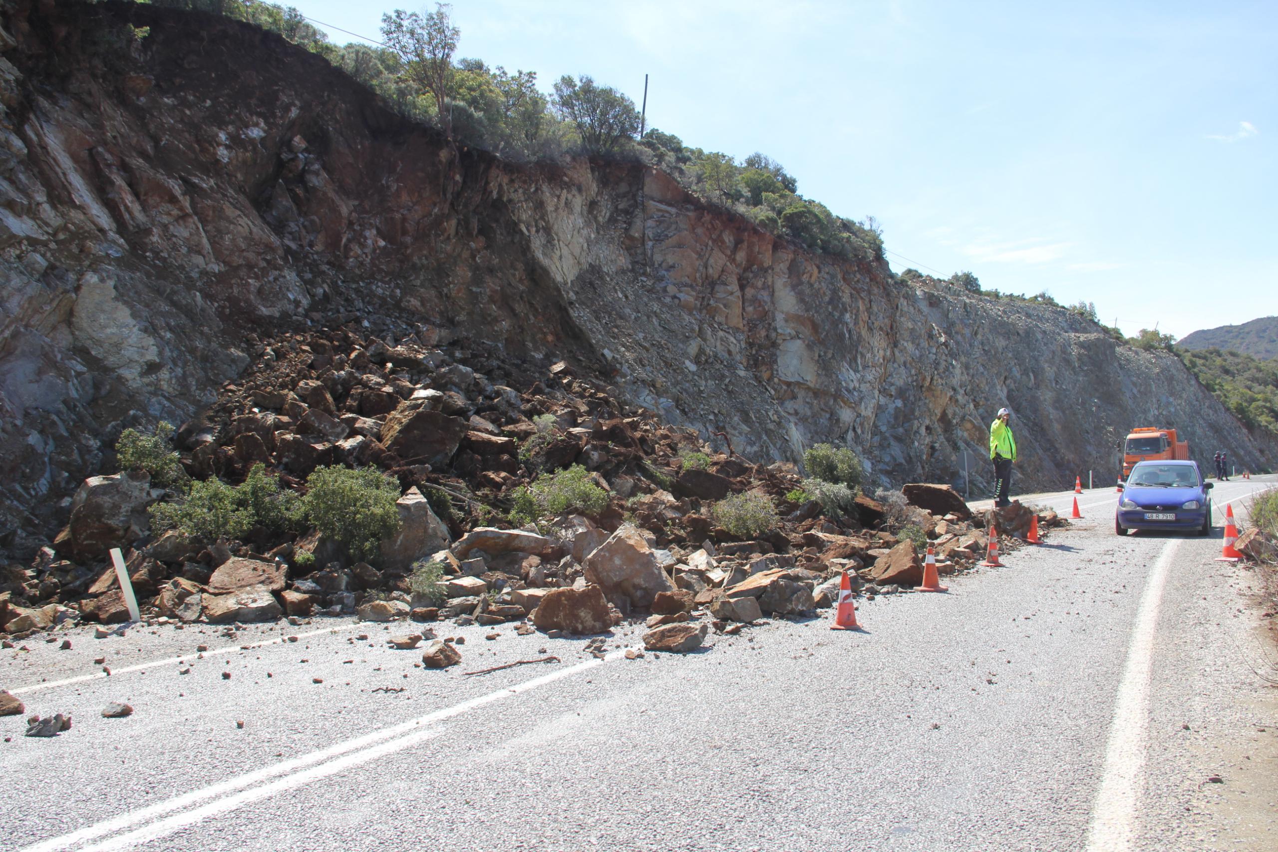 Datça'da toprak kayması 