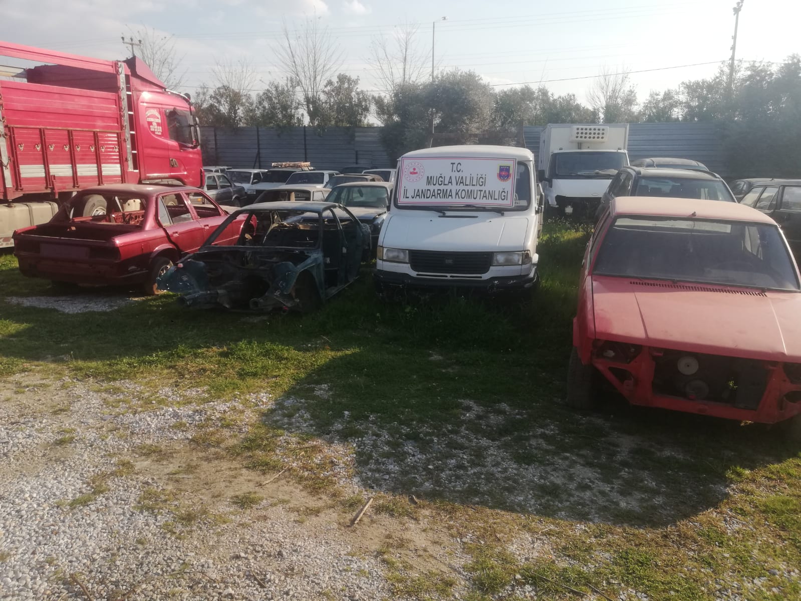 MOTOR VE ŞASİ NUMALARINI DEĞİŞTİREN ŞAHISLAR TUTUKLANDI