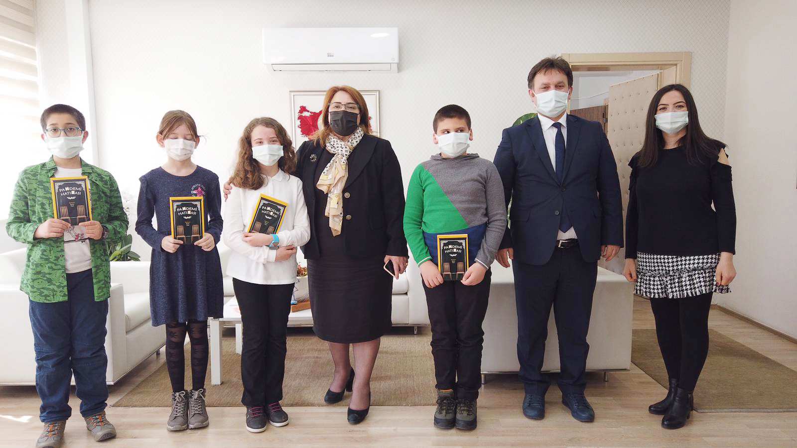 5. SINIF ÖĞRENCİLERİNDEN"PANDEMİ HATIRASI" KİTABI