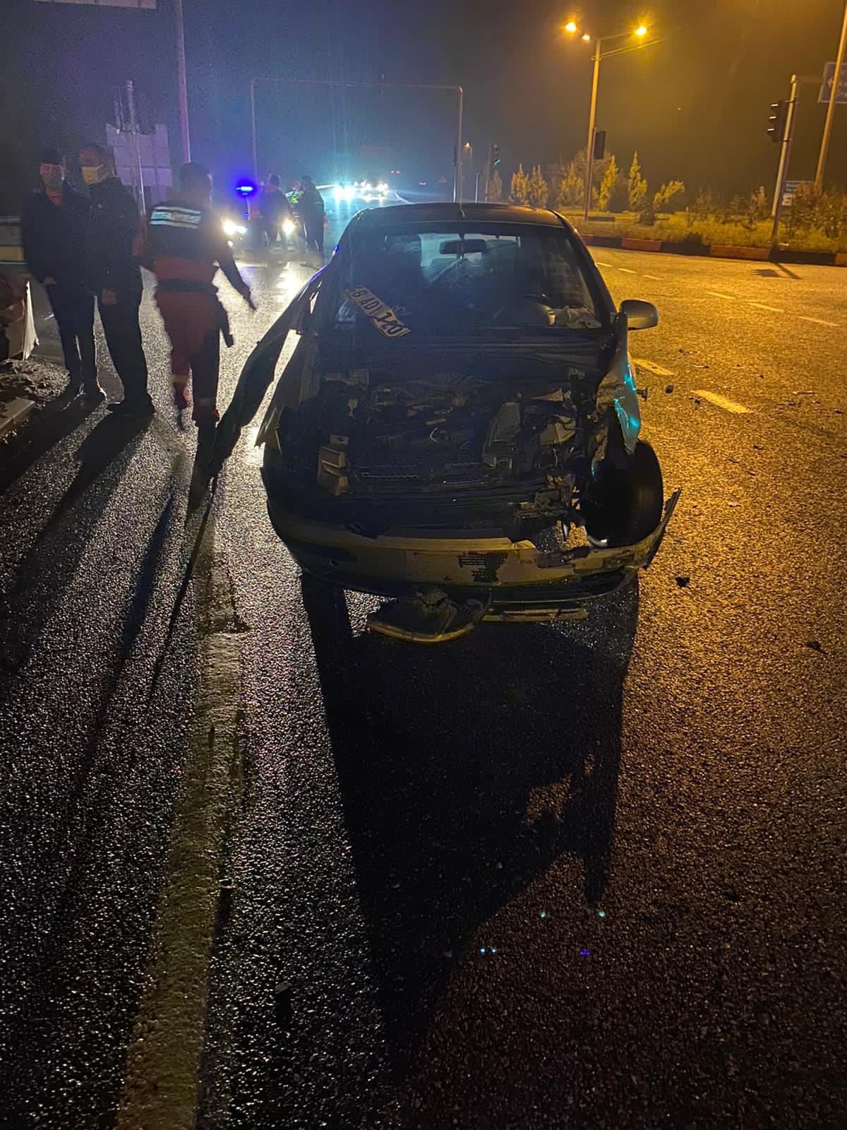 Muğla'da kamyonet ile otomobil çarpıştı